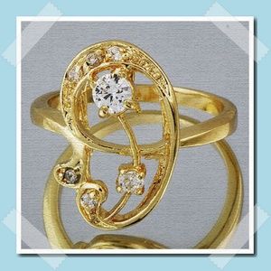 Stunning Cubic Zircon Claw Ring in Gold Tone Size